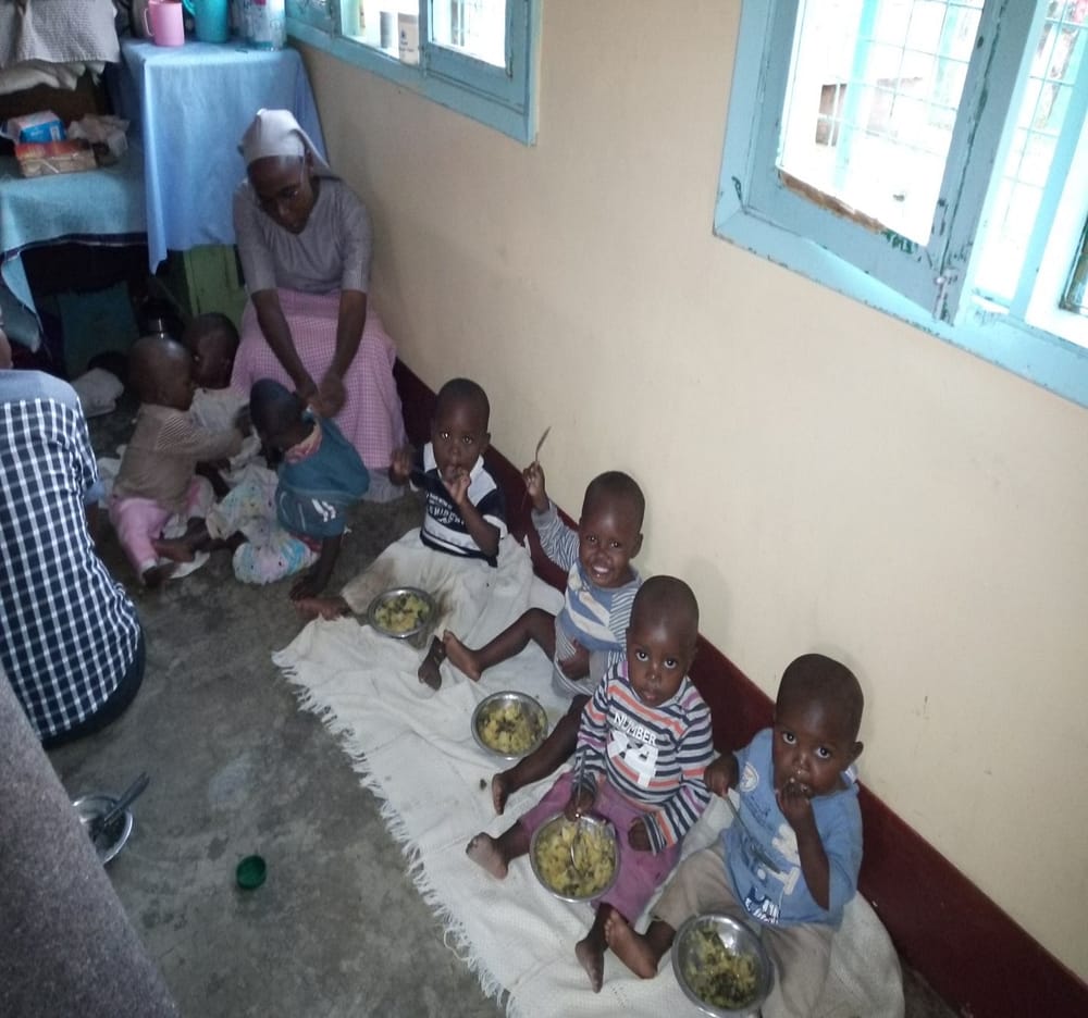 sr_judith_with_children_enjoying_meal